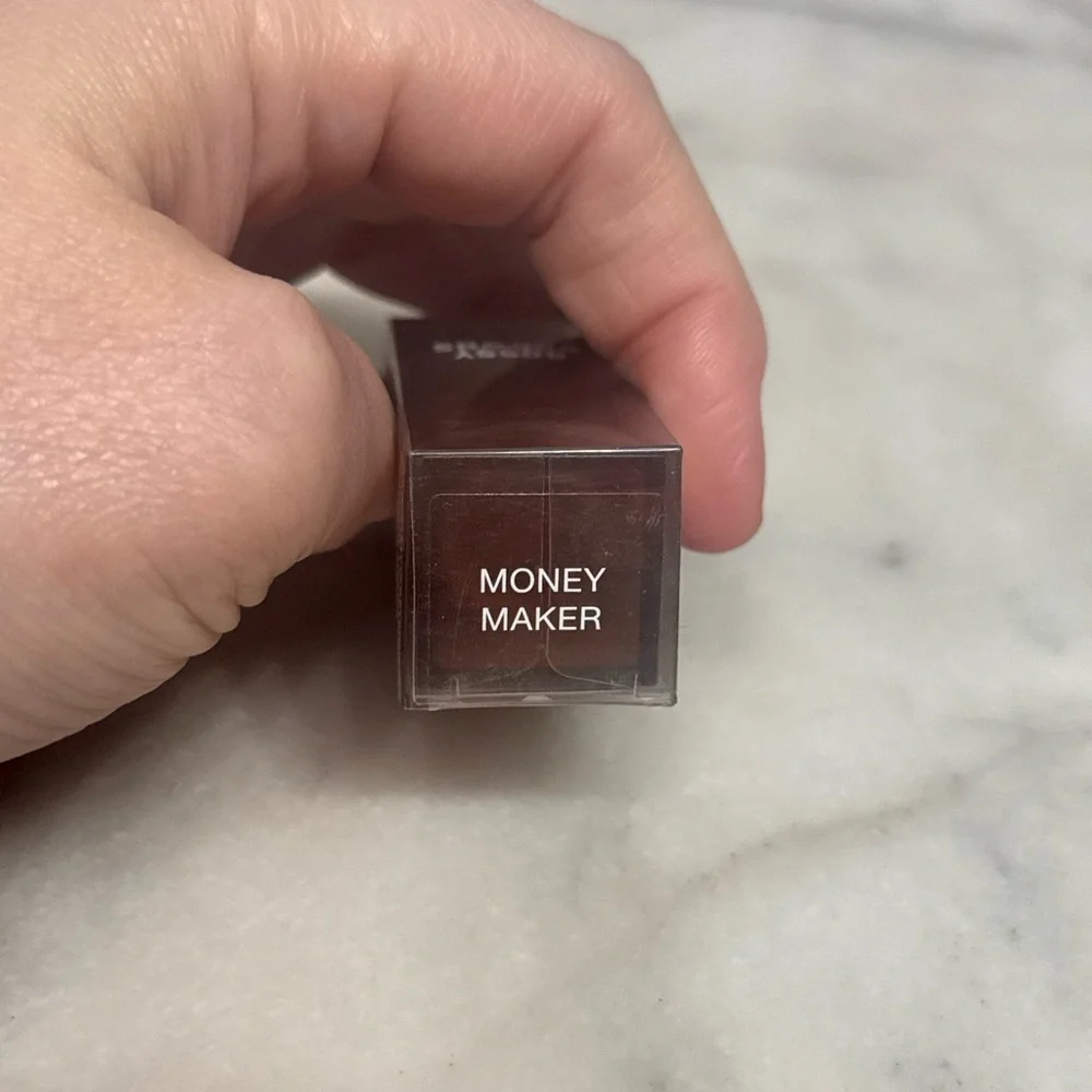 HUDA BEAUTY deep brown